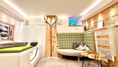 Zirben Spa - Wellness Ferienwohnung in Bayern l Altmühltal l Privater Whirlpool & Sauna l DTV 5 Sterne für Paare und Familie