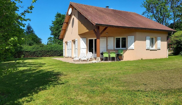 Évasion Boisée : Gîte de Plain-pied, 80m² Près de la Forêt et du lac de Chalain