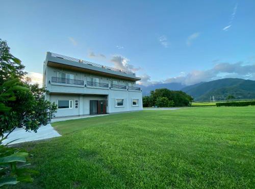 田裡面民宿