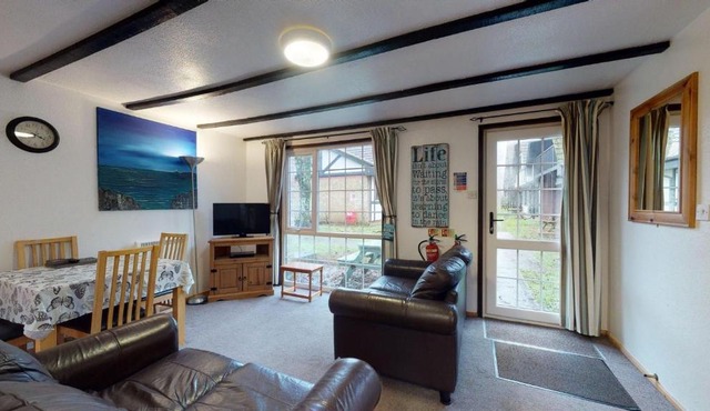 01 Tudor Court, Tolroy Manor