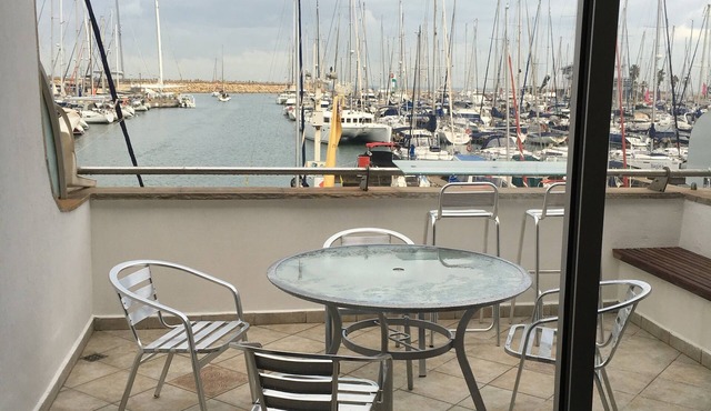0cean front Herzelia condo next to beach and resturants