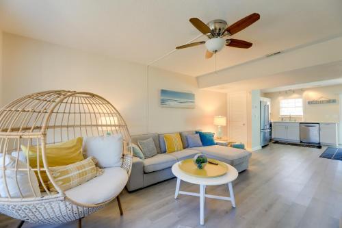 1/2 Mi to Atlantic Beach: Townhome w/Balcony!