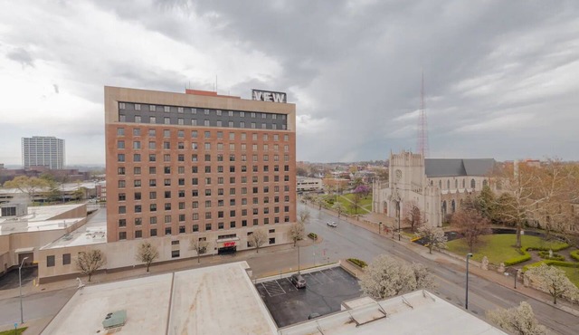 1.3 Miles To Union Station! 2 bedroom 2bath