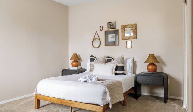1.5 miles to Westworld sleeps 6