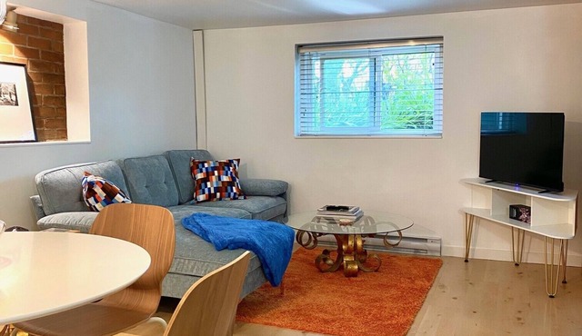 1-bdrm basement suite in Vancouver close to all your amenities and downtown.