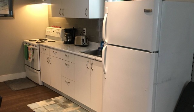 1 Bdrm private suite, self contained private entrance, small pets welcome.