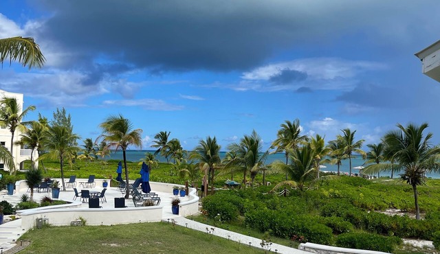 1 bdrm second floor , views pool hot tub private beach spacious newly renovated