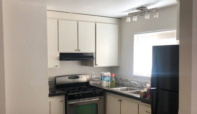 1 Bed 1 Bath in side by side Duplex