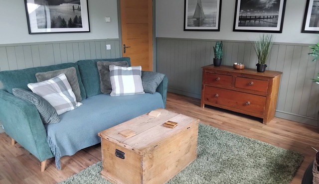 1-Bed Apartment - Sleeps 2 & Private Parking