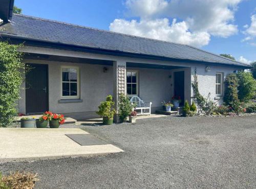 1-Bed Apartment Near Nenagh & Lough Derg