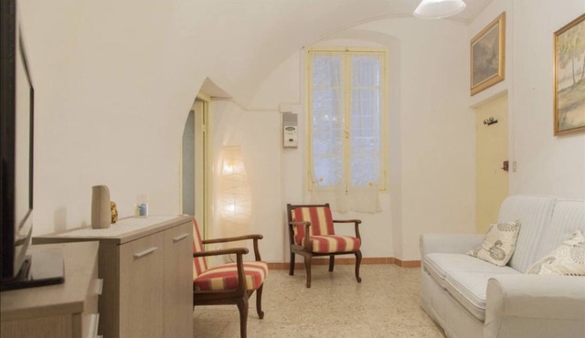 1 Bed Flat - Sleeps 2 - Parking