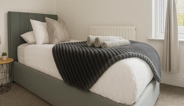 1 Bed Flat - Sleeps 3 - Parking - Pet friendly