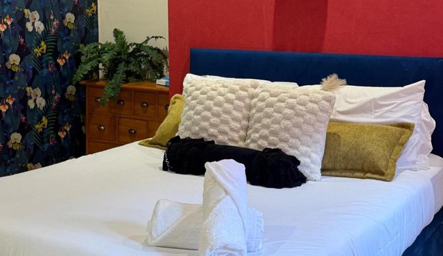 1 Bed Flat - Sleeps 5 - Pet friendly - Parking