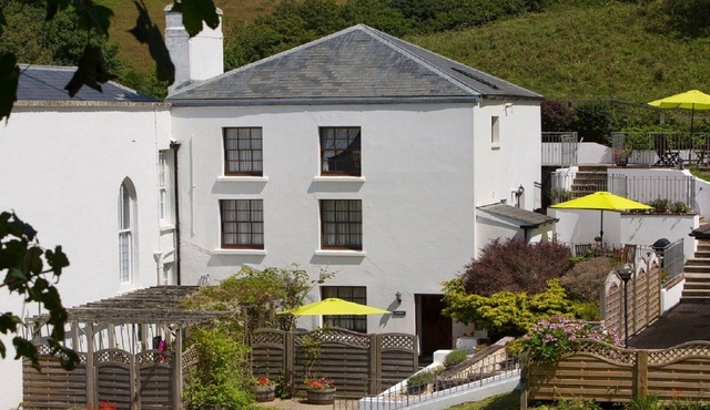 1 Bed Heritage Apartment Within Beachside Grade 2 Listed Country House