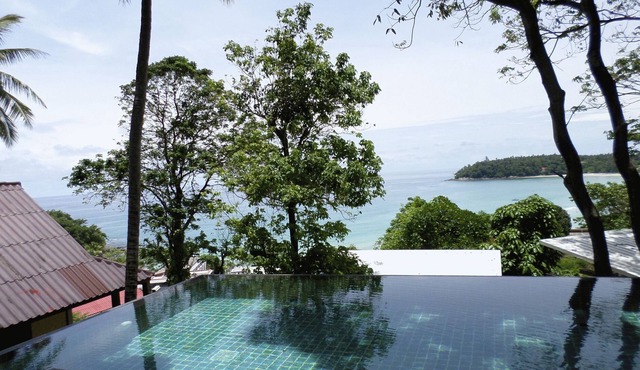 1 bed room with 2 single beds in Kata Beach B8