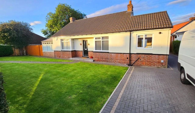 1-Bed Studio with Parking, Ideal for Couples