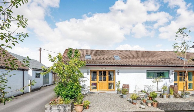 1 bedroom accommodation in Helensburgh