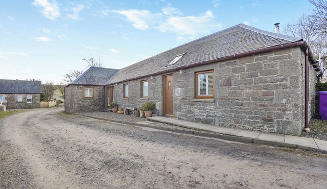 1 bedroom accommodation in Tealing, near Dundee