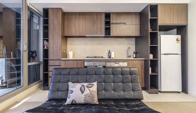 1 Bedroom Apartment steps from South Yarra Station
