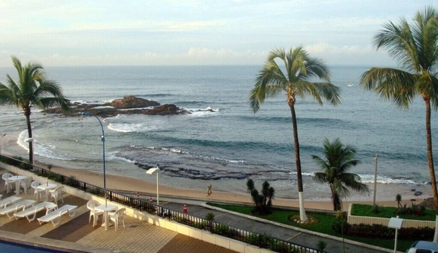 1 bedroom apartment facing the ocean at the beautiful Ondina beach