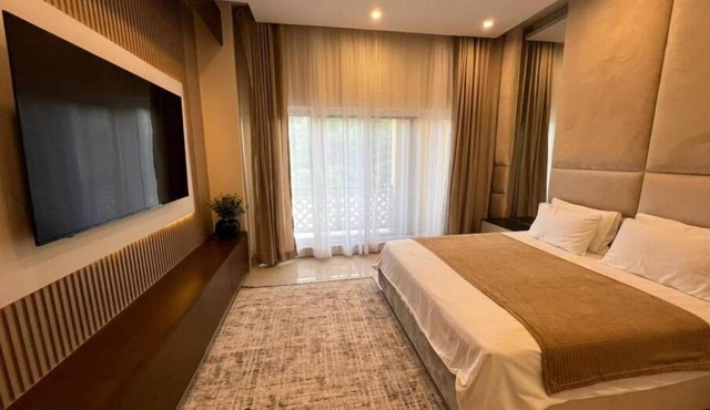 1 Bedroom Apartment with Golf Course Views