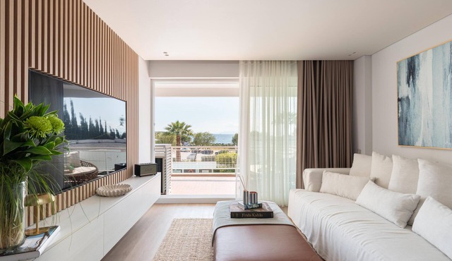 1-Bedroom Condo with Sea View & Pool