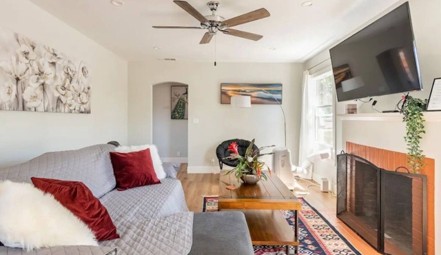 1 Bedroom Home with Home Office