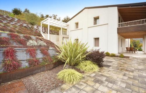 1 Bedroom Lovely Apartment In Premaor