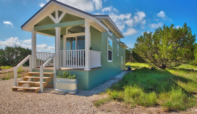 1-Bedroom Tiny Home on Olive Ranch. Dog Friendly!