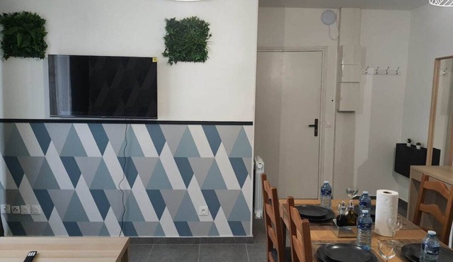 1 Bedroom unit with balcony in front of Le Bourget Airport