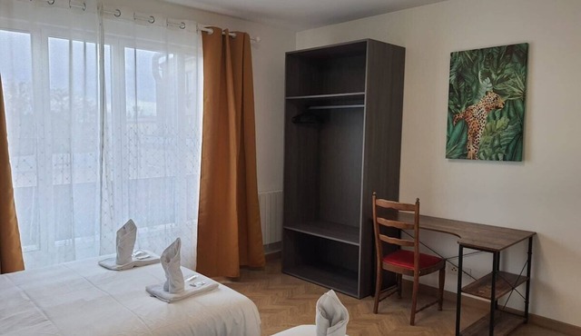 1 Bedroom unit in front of Le Bourget Airport