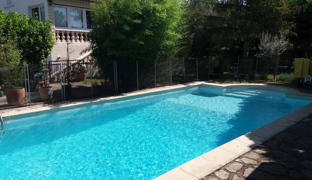 1 Bedroom with kitchen, Large Swimming Pool 5x10m, shared with the owner.