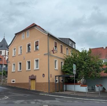 1 bedroom with private bathroom & Kitchenette