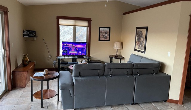 1 BR guest house overlooking a beautiful vineyard