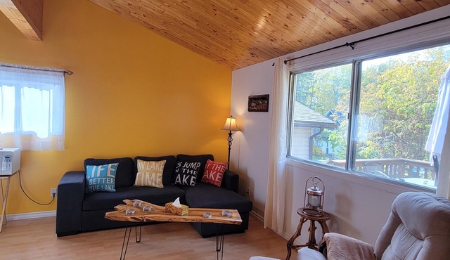 1 BR Private Cottage w/Private deck