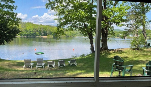 1 BR Waterfront Cottage Overlooking the Water and Mountain Sunsets!