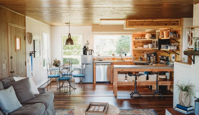 1- Cheerful and cozy water-view cottage