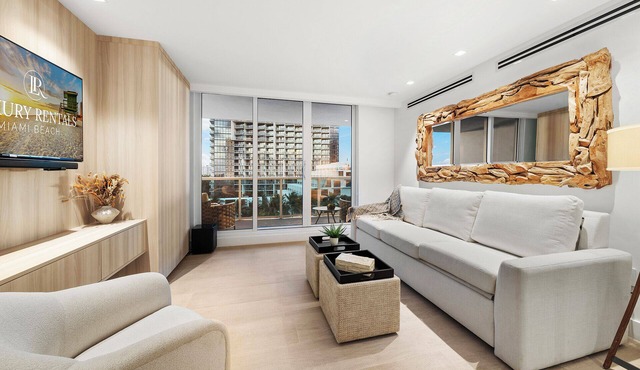 1+Den Private Residence at Roney Palace