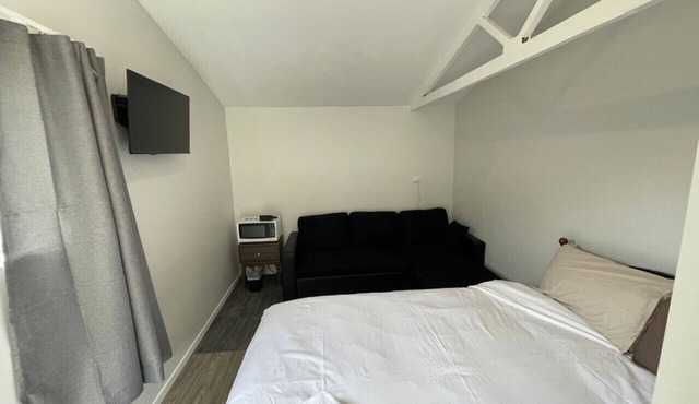 1 Double 1 Sofa Beds Garden Chalet 9C