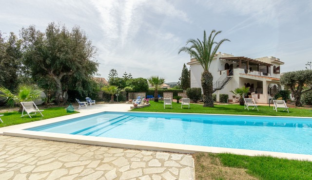 1 - House by the sea with pool near Cefalù