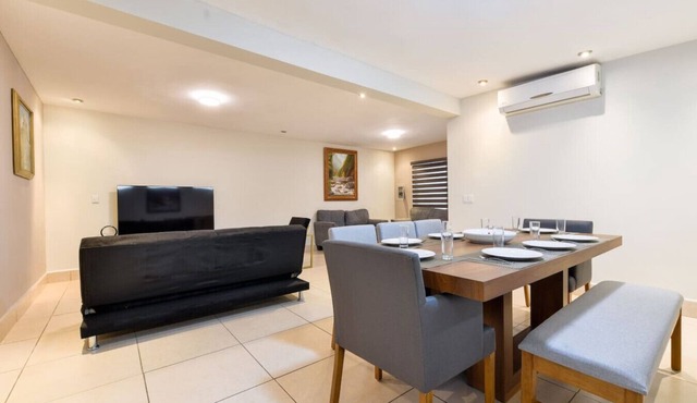 1 King, 4 Double bed, 2 Sofa bed, 2 Parking, 12ppl