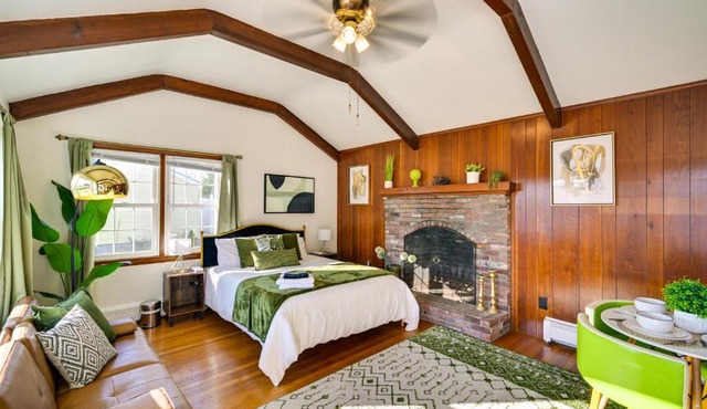 1 Mi to Downtown Salem: Studio w/Fire Pit Access