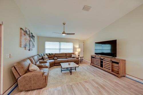 1 Mi to Golf: Sebring Condo w/Pool Access!