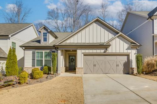 1 Mi to Lake Lanier: Modern Home w/Patio & Yard!