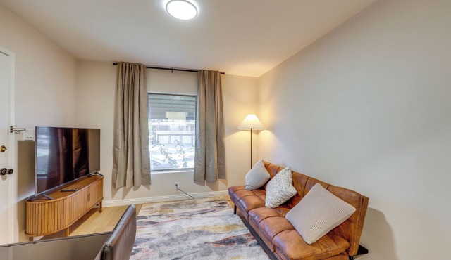 1 Mi to LLUMC! Loma Linda Home w/Shared Patio