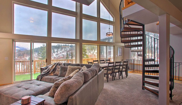 1 Mi to Silver Mountain: Family Home w/Views!