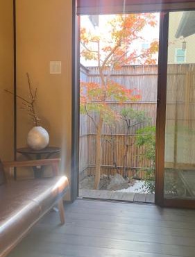 1-minute walk to Keihan Fushi mi Inari St ation 5-minute walk to Fushi mi Inari T aisha