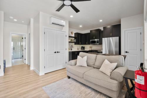 1 - Modern Loft Getaway 25 Min to Zion, Walk to Food and Parks