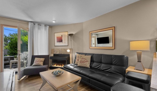 1 Pacific Surf: Cozy Town Home | Walk to Beach | Dog-Friendly