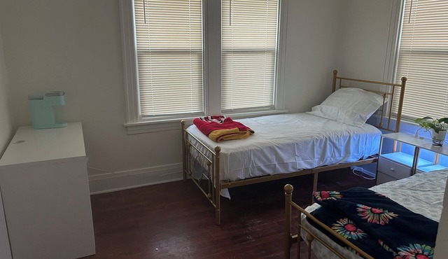 1 Room, 2 beds, continental breakfast safe & peaceful setting